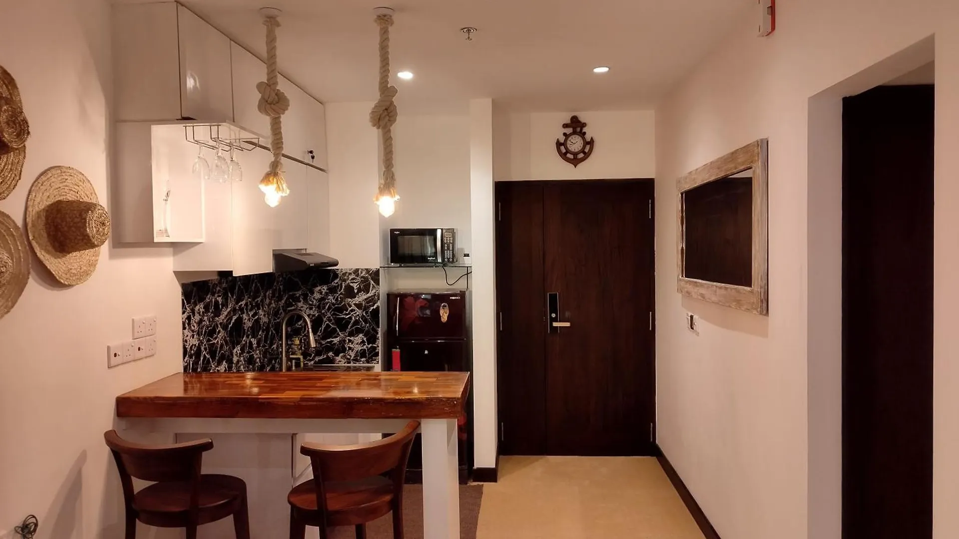 Sonnenkueste Ocean View Luxury Condo 니곰보 0*,  스리랑카