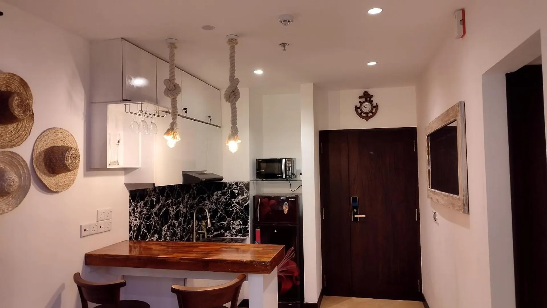 Sonnenkueste Ocean View Luxury Condo 니곰보 0*,  스리랑카